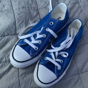 Hello there, I’m selling my converse lows for $60. It’s brand new